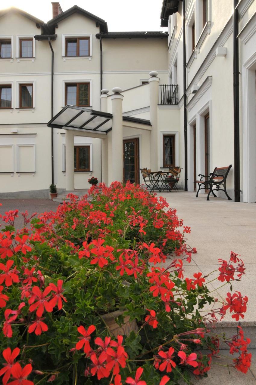 Hotel Dworek*** Skierniewice Exterior photo