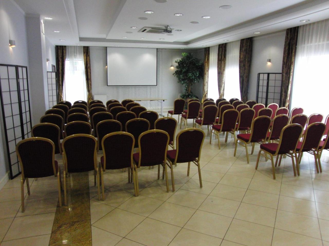 Hotel Dworek*** Skierniewice Exterior photo