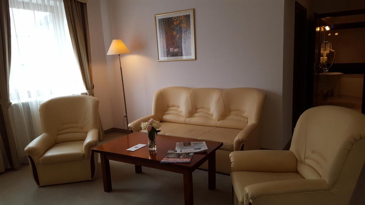 Hotel Dworek*** Skierniewice Exterior photo