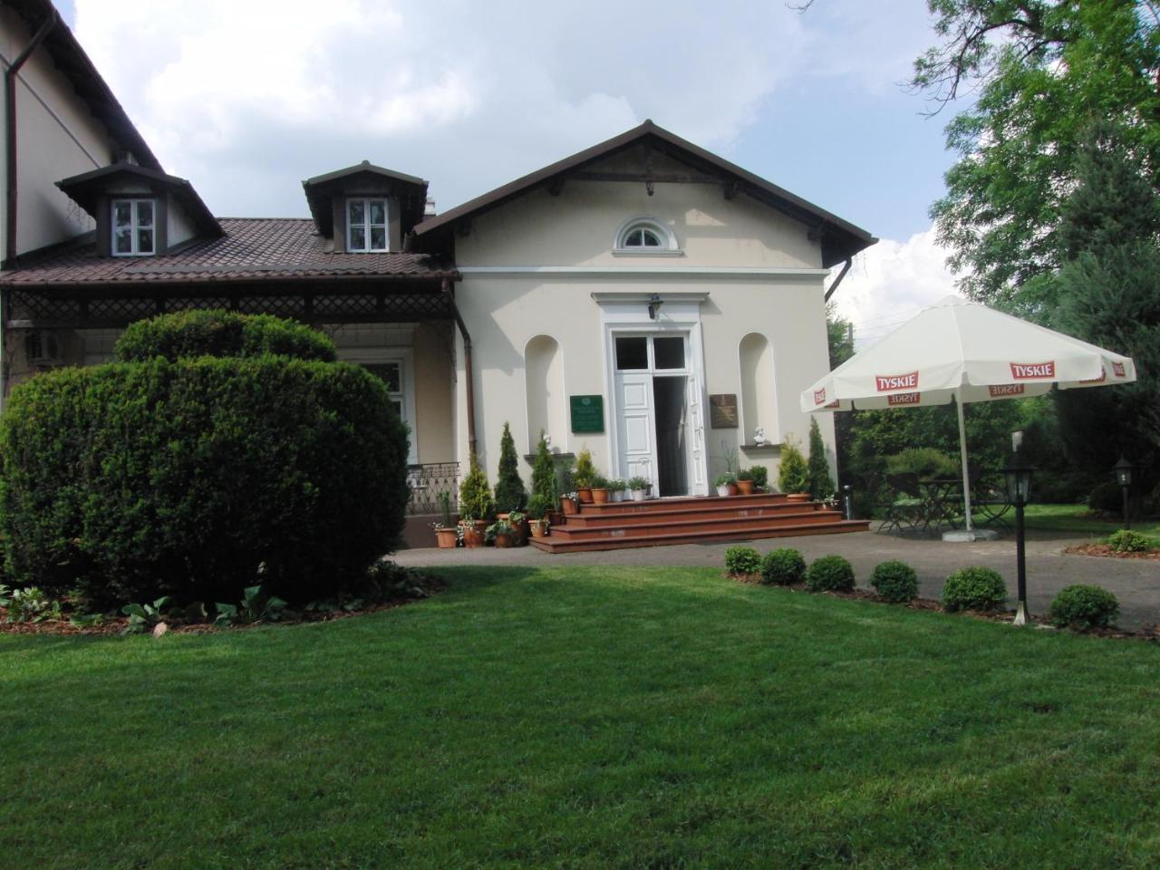 Hotel Dworek*** Skierniewice Exterior photo
