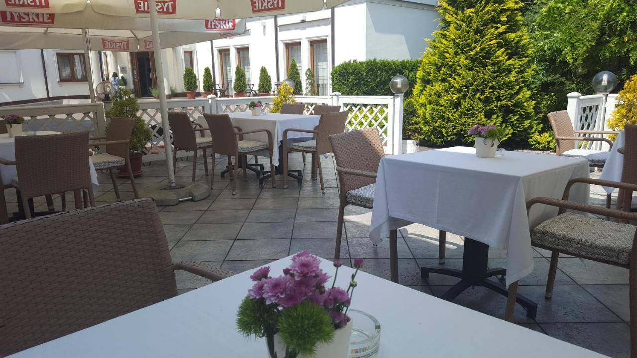 Hotel Dworek*** Skierniewice Exterior photo